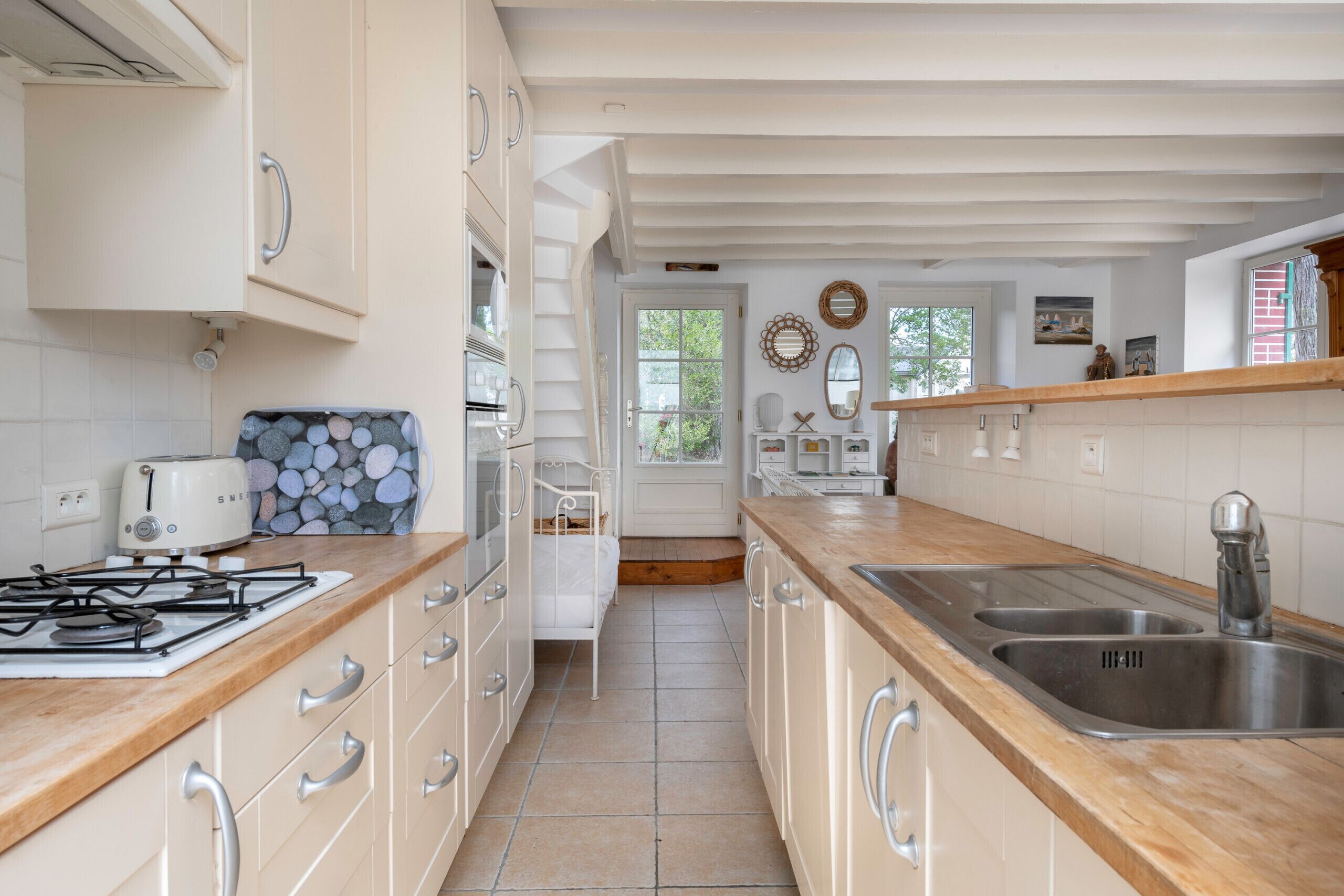 Réfrigérateur, micro-ondes, four, cafetière/bouilloire