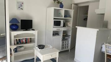 Standard-Studio, Poolblick | Wohnbereich
