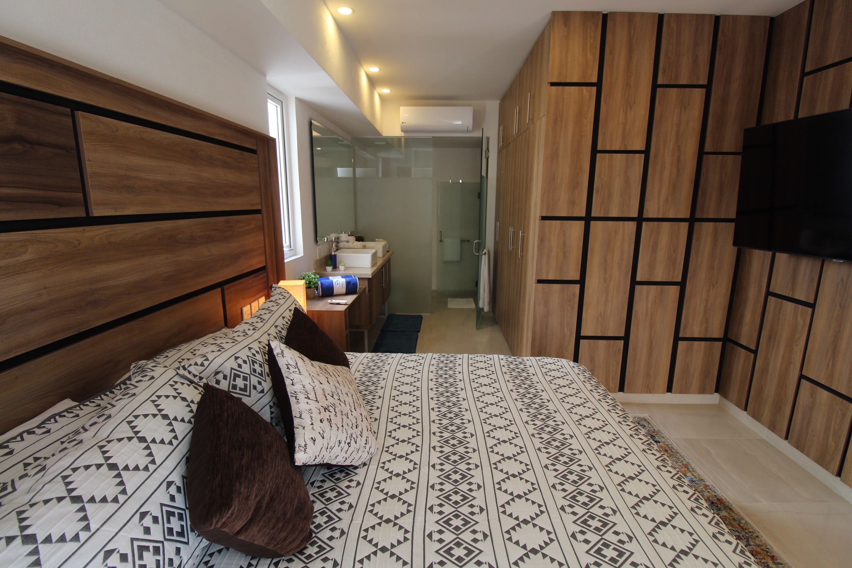 1 室のベッドルーム、セーフティボックス (室内)、WiFi (無料)、ベッドシーツ