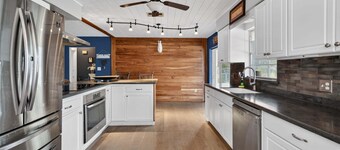 The Lake Home - Beautiful Oasis In The Heart Of Florida! 2 Bedroom Home by RedAwning