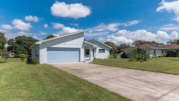 House, 2 Bedrooms | Exterior