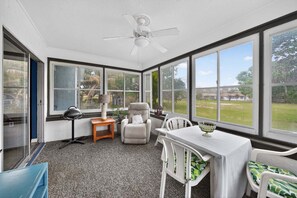 House, 2 Bedrooms | Interior - The Lake Home - Beautiful Oasis In The Heart Of Florida! 2 Bedroom Home by RedAwning (Haines City)