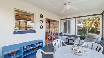 House, 2 Bedrooms | Tempat makan