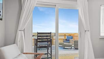 Condo, 1 Bedroom | Living area