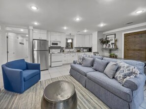 Condo, 1 habitación | Área de sala de estar | Smart TV 
