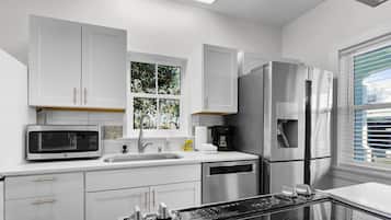Casa, 1 quarto | Cozinha privada | Geladeira, cafeteira/chaleira, torradeira