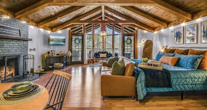 Cliff Haven 1 Bedroom Cabin by RedAwning