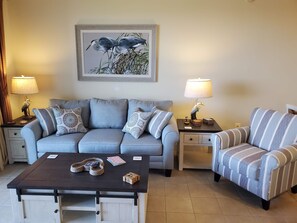 Smart TV, video games, computer monitors - Upgraded Huge Lakefront 1BR/2BA Blue Heron Beach Resort Condominium (Orlando)