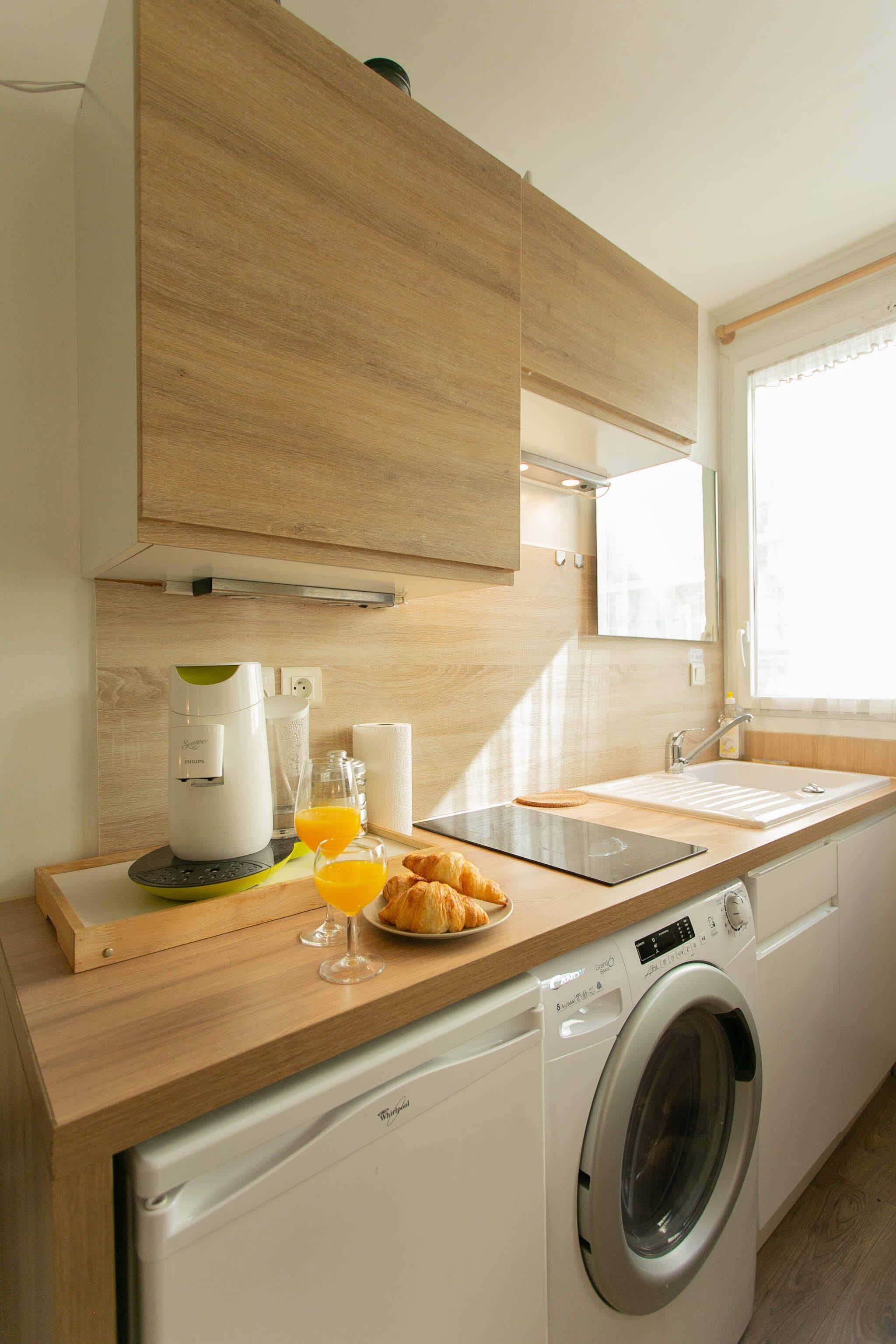 Fridge, microwave, stovetop, coffee/tea maker