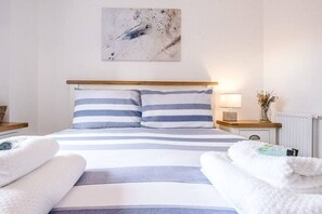 3 bedrooms, iron/ironing board, travel crib, WiFi - Coasters, Aldeburgh (Aldeburgh)