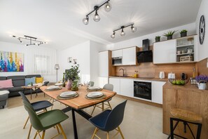 Fridge, microwave, oven, stovetop - Villa Lavanda Muntrilj with pool (Muntrilj)