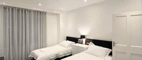 2 bedrooms, iron/ironing board, free Internet, bed sheets