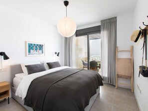 2 dormitoris, escriptori i Internet 