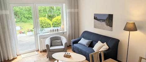 Télévision, lecteur de DVD, livres, vidéothèque