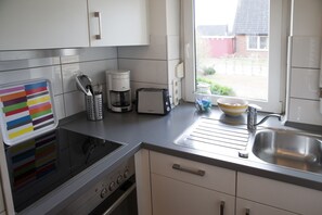 Kühlschrank, Ofen, Herdplatte, Geschirrspüler