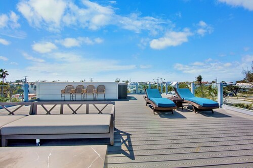 Luxury Beach Retreat with Rooftop Deck and Pool in Anna Maria - Hip Nautic