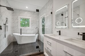 Combined shower/bathtub, hair dryer, towels, soap
