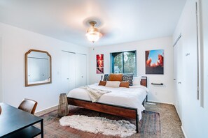 3 chambres, bureau, fer et planche à repasser, accès au Wi-Fi (inclus)