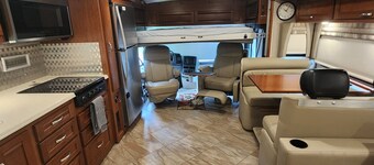 2019 Winnebago 40 foot RV Downtown Clarksville