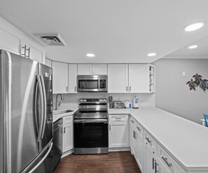 冰箱、微波炉、烤箱、炉灶