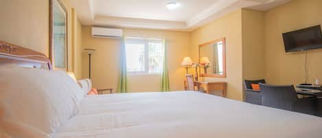 1 bedroom, iron/ironing board, free internet, bed sheets