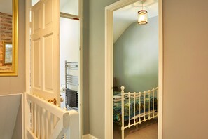 2 عدّة غرف نوم ومكواة/لوح كي وواي فاي مجانًا وملاءات أسرّة