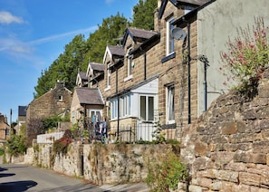 المنشأة من الخارج