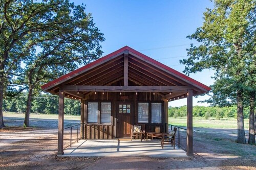 The Bobwhite Cabin 15MIN to Magnolia & Baylor