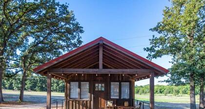 The Bobwhite Cabin 15MIN to Magnolia & Baylor