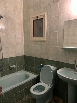 Family Apartment | Bathroom - Oasis Hotel Apartments (Hurghada)