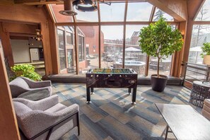 Games room - Beaver Run Moonrise Condo: Ski-In, Ski-Out, Great Views (Breckenridge)