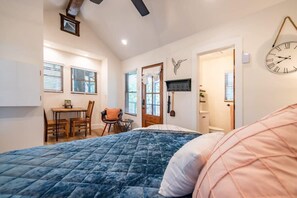 1 habitación, tabla de planchar con plancha, wifi y ropa de cama 