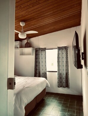 1 quarto, escrivaninha, quartos à prova de som