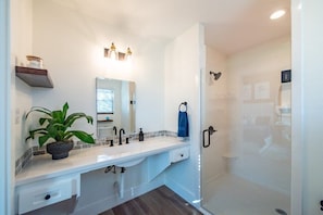 Hårtørrer, håndklæder