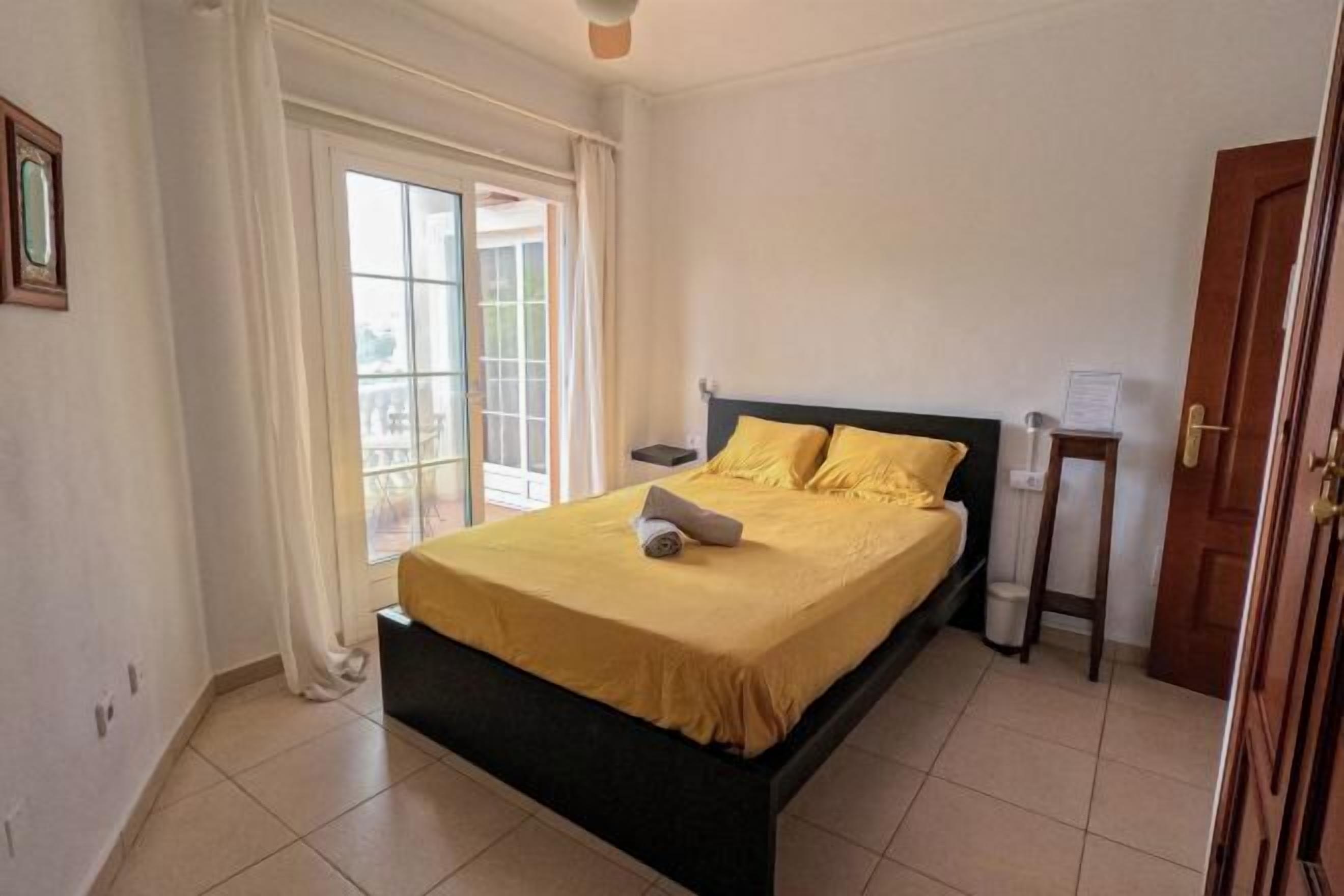 Cortinas blackout, Wi-Fi de cortesia, roupa de cama