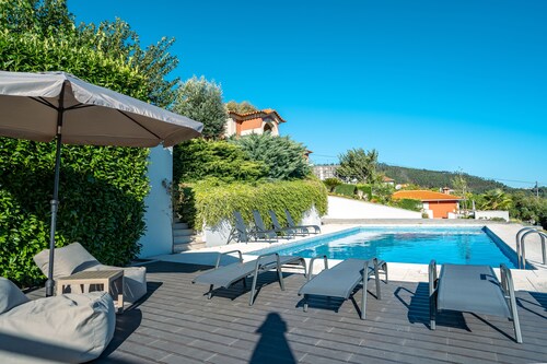Accommodation with swimming pool and panoramic views of the Douro Valley