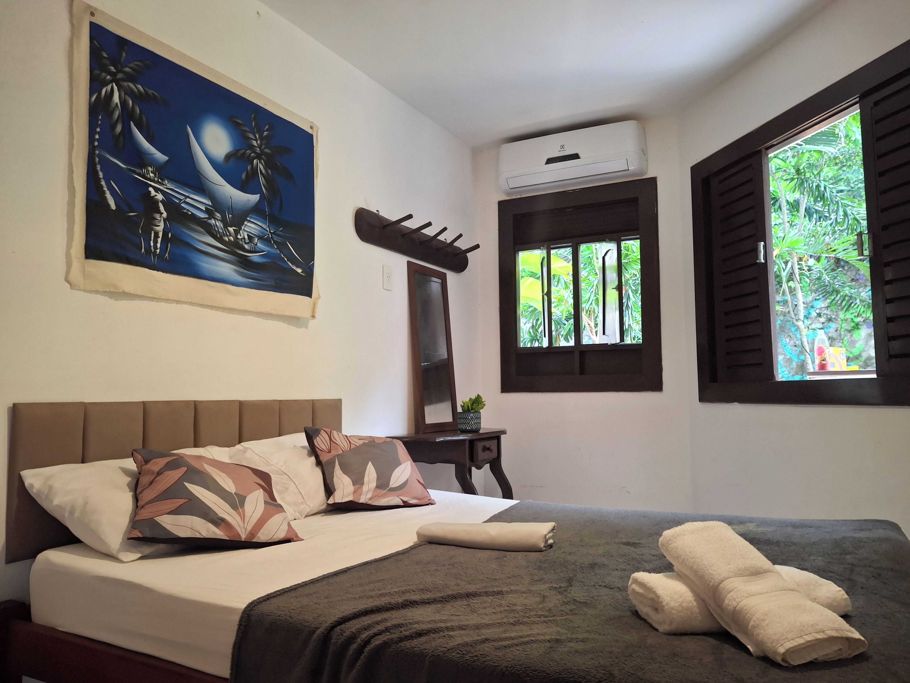 Hypo-allergenic bedding, free WiFi, bed sheets