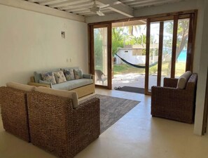 TV - ROSARIO ISLANDS, BEACH HOUSE (Cartagena de Indias)