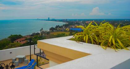 Three Bedroom Condo with Pool and Spectacular Lagoon & Sea view