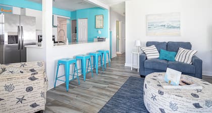 Heated pool house 4 miles away from the beach...
