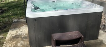 The Parkview House. Hot Tub, Arcade & Park!