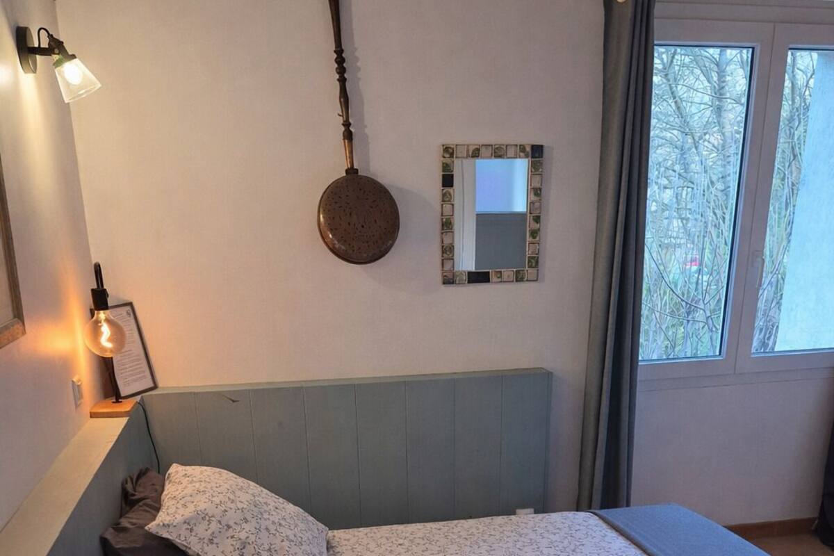 Rideaux occultants, fer et planche à repasser, Wi-Fi gratuit