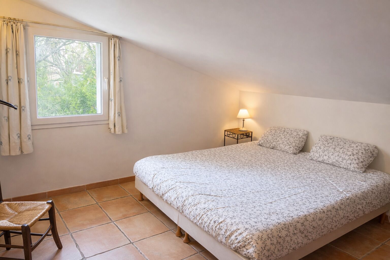 Rideaux occultants, fer et planche à repasser, Wi-Fi gratuit