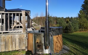 Bañera de hidromasaje al aire libre