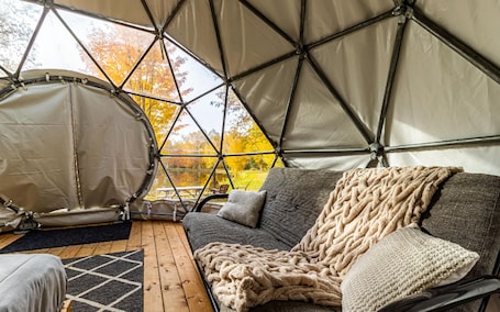 Interior. Dôme Forestier: Glamping, nature, stars, comfort, shared kitchen, CITQ304716.