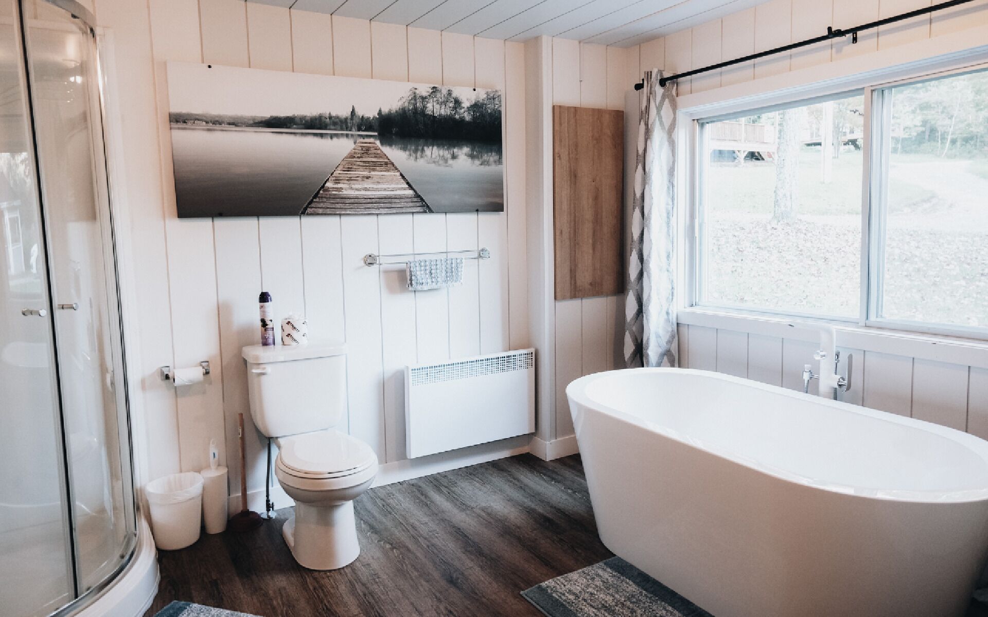 Een douche, handdoeken