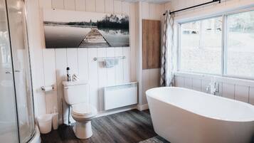 Een douche, handdoeken