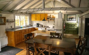 Refrigerador, microondas y cafetera y tetera