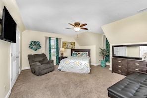 3 bedrooms, desk, iron/ironing board, free WiFi