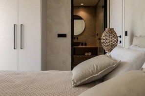 2 bedrooms, in-room safe, iron/ironing board, WiFi